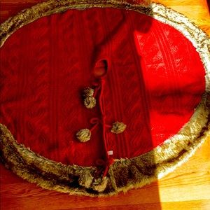 Faux fur Christmas 🎄 tree skirt